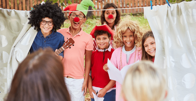 Theateraufführung von Kindern