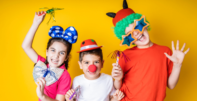 ein Fotobooth ist eine tolle Idee für die Kindergeburtstags-Feier